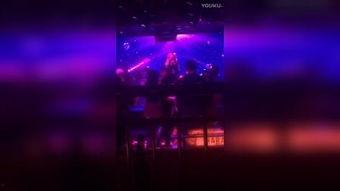 黑酒吧的表演视频,光影交错，激情四溢