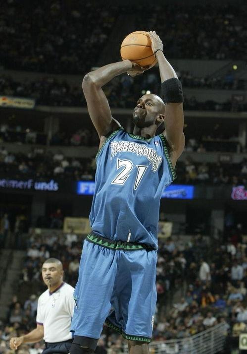 狼王加内特视频,球场传奇，精神领袖