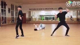 tfboys压腿视频,青春偶像的健身日常