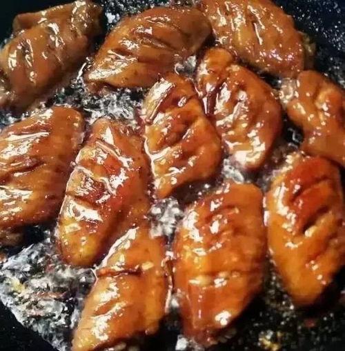 怎么做可乐鸡翅视频,一招学会做香浓可乐鸡翅