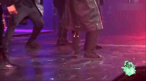 王俊凯舞蹈视频,动感舞步演绎青春活力